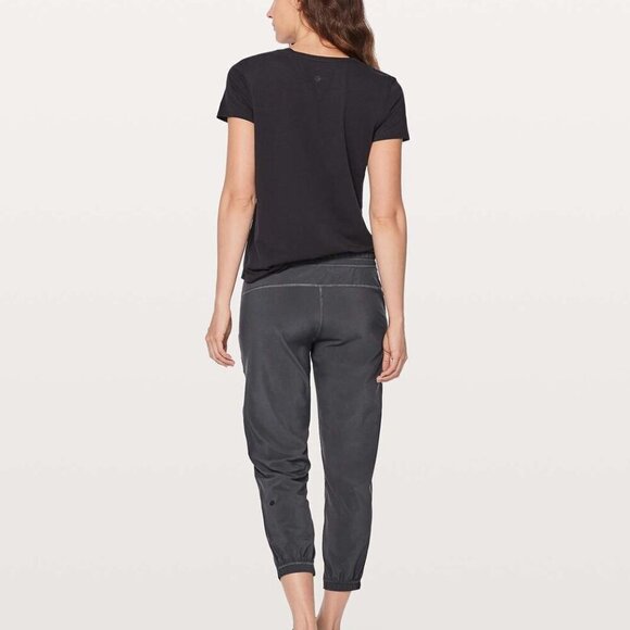 Lululemon | Namaskar Crop Size 2 - Picture 3 of 10